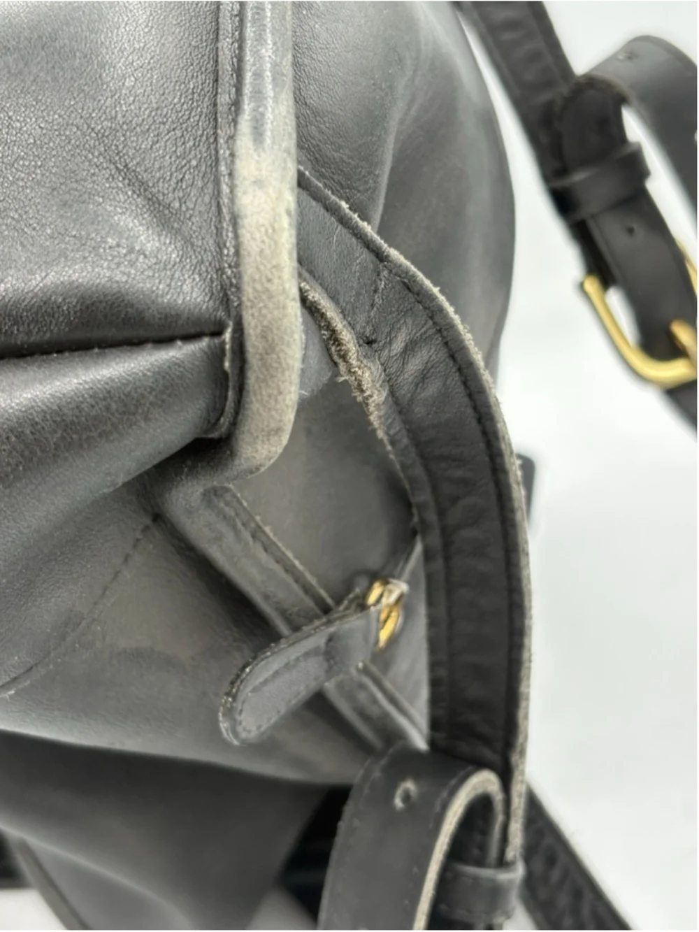 Vintage COACH Daypack Leather Black Turn Lock Logo Charm USA D8D-9791